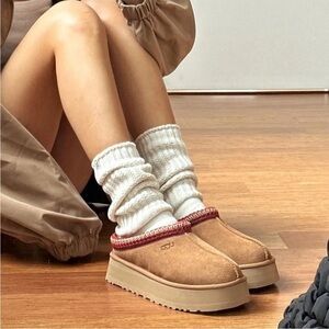 UGG Tazz Platform Slippers Chestnut NWT Size 9